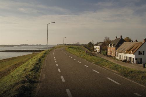 Herfstloop Lopik - op de dijk langs de Lek