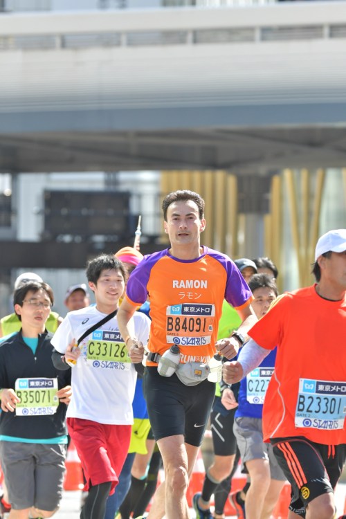Ramon de la Fuente loopt de Tokyo Marathon voor KiKa.