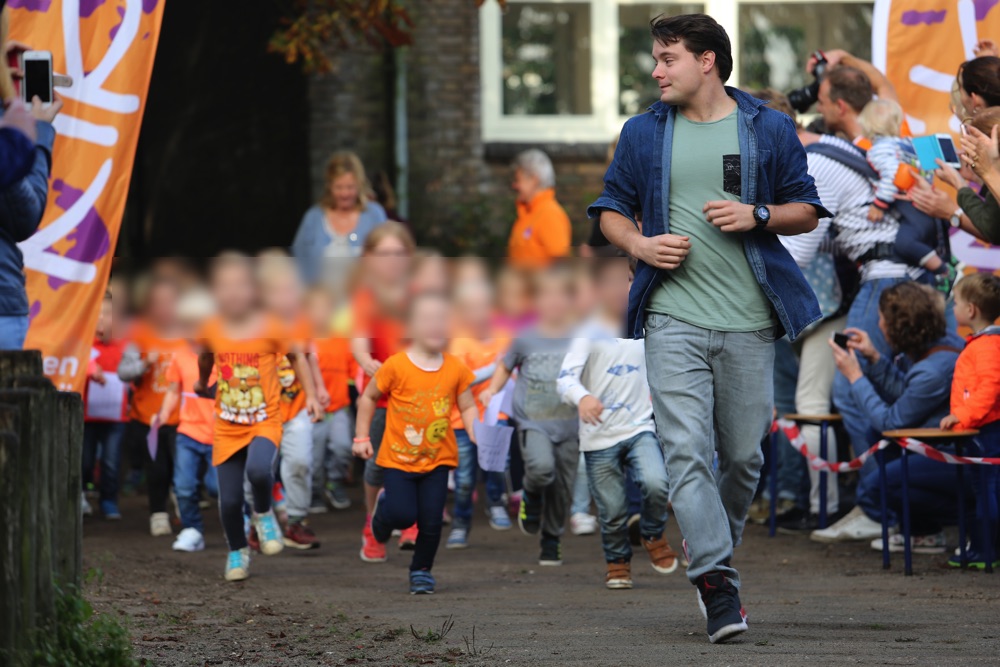 De start van de KiKa Kanjer loop op basisschool de Bolster