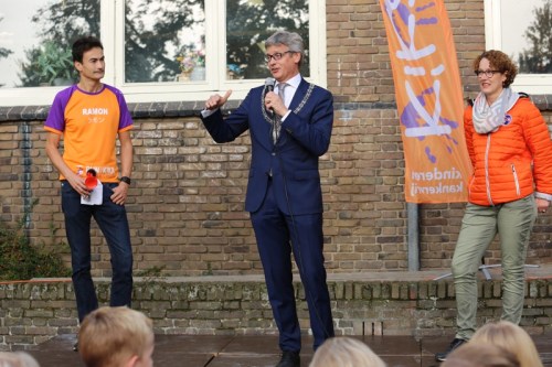 De burgemeester van Amersfoort Lucas Bolsius en directrice van de Bolster Mirjam Ouderdorp